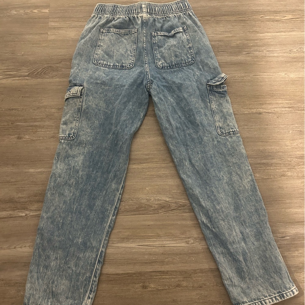 GAP Relaxed Fit Light Blue Jeans - Picture 5 of 5